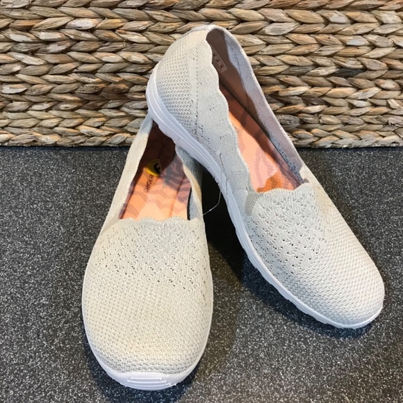 Skechers Cream and Gray Flats Sporty Slip-On Loafers - Size 9 - Picture 2 of 13